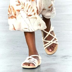 Zara LOW HEEL ROPE SANDALS
